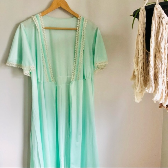 Vintage Lingerie Set - Picture 15 of 16